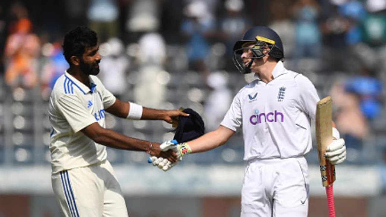 ഓലീ പോപിന് വട്ടംവെച്ചു, തോളുകൊണ്ട് ഇടിച്ചു; ജസ്പ്രീത് ബുമ്രക്ക് ശിക്ഷ ഓലീ പോപിന് വട്ടംവെച്ചു, തോളുകൊണ്ട് ഇടിച്ചു; ജസ്പ്രീത് ബുമ്രക്ക് ശിക്ഷ