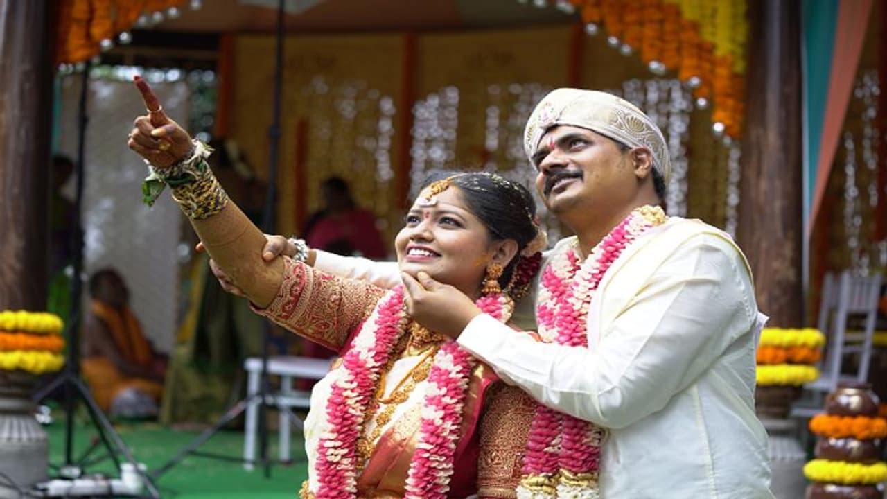 ಕನ್ನಡ ಸಿನಿಮಾ ನಿರ್ದೇಶಕನ ವಿರುದ್ಧ ವರದಕ್ಷಿಣೆ ಕಿರುಕುಳ ಕೇಸ್, ಪೊಲೀಸರಿಂದ ನೋಟಿಸ್! ಕನ್ನಡ ಸಿನಿಮಾ ನಿರ್ದೇಶಕನ ವಿರುದ್ಧ ವರದಕ್ಷಿಣೆ ಕಿರುಕುಳ ಕೇಸ್, ಪೊಲೀಸರಿಂದ ನೋಟಿಸ್!