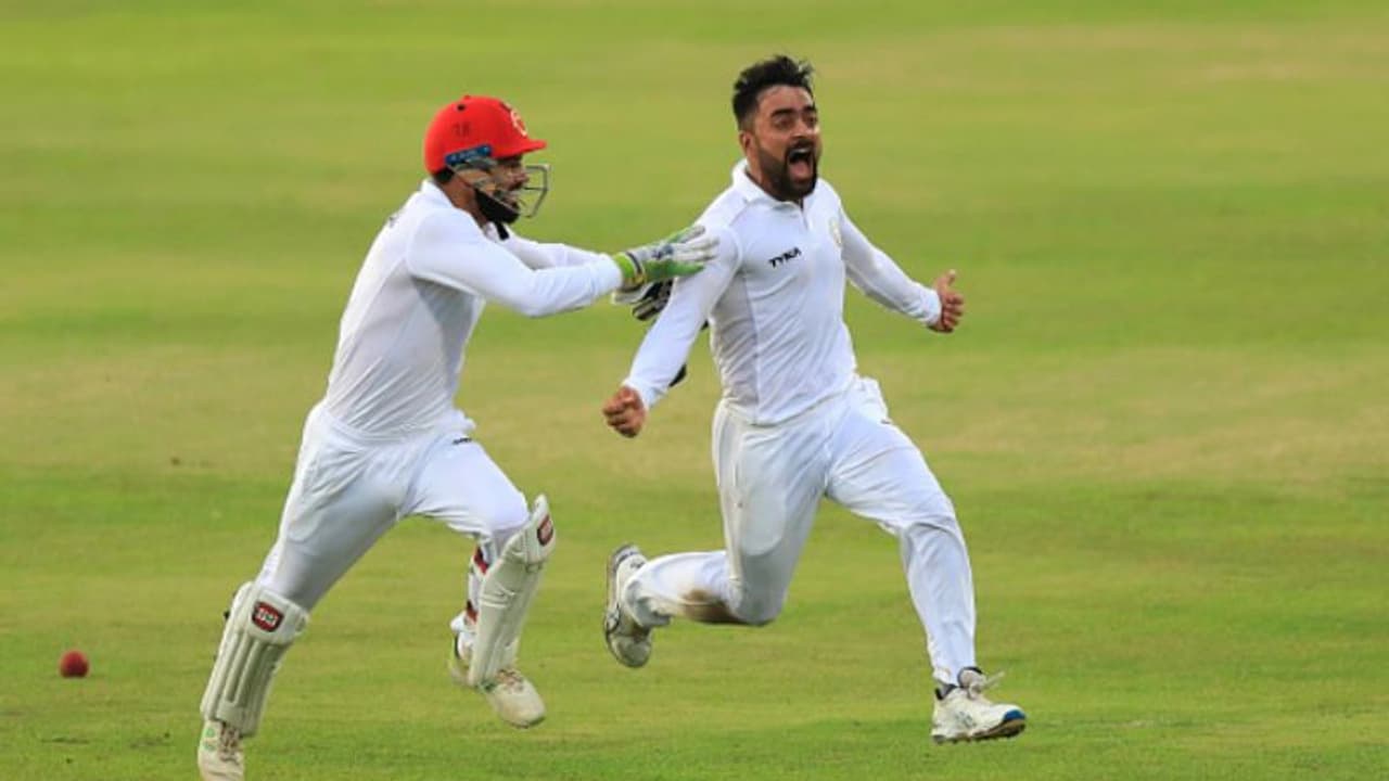 റാഷിദ് ഖാന് 11 വിക്കറ്റ്! കുത്തിത്തിരിപ്പില് സിംബാബ്വെ വീണു, അഫ്ഗാനിസ്ഥാന് ടെസ്റ്റ് പരമ്പര റാഷിദ് ഖാന് 11 വിക്കറ്റ്! കുത്തിത്തിരിപ്പില് സിംബാബ്വെ വീണു, അഫ്ഗാനിസ്ഥാന് ടെസ്റ്റ് പരമ്പര