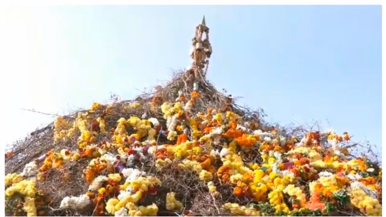  ಚಿತ್ರದುರ್ಗದಲ್ಲಿ ಬುಡಕಟ್ಟು ಸಂಸ್ಕೃತಿಯ ಮುಳ್ಳಿನ ಗುಡಿಕಟ್ಟಿ ಜಾತ್ರೆ