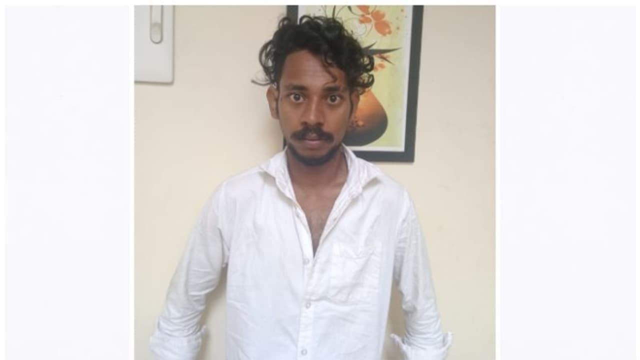 സ്കൂള് വിദ്യാര്ത്ഥിനിയെ പ്രണയം നടിച്ച് വീട്ടിലേക്ക് വിളിച്ചുകൊണ്ടുപോയി പീഡിപ്പിച്ച യുവാവ് പിടിയില് സ്കൂള് വിദ്യാര്ത്ഥിനിയെ പ്രണയം നടിച്ച് വീട്ടിലേക്ക് വിളിച്ചുകൊണ്ടുപോയി പീഡിപ്പിച്ച യുവാവ് പിടിയില്