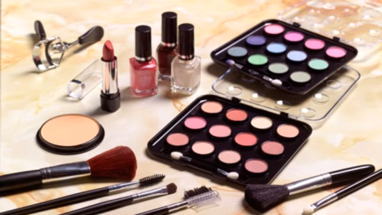 Agra: Woman seeks divorce after mother in law's unauthorized make up use sparks dispute Agra: Woman seeks divorce after mother in law's unauthorized make up use sparks dispute