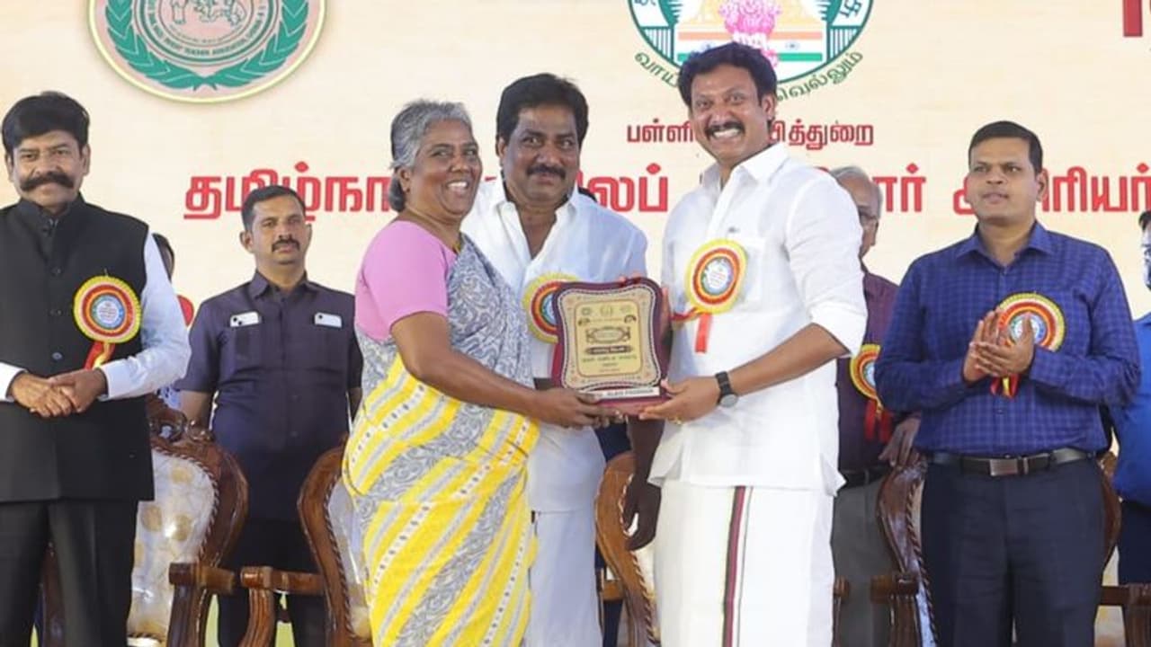 மகள் இல்லை என்று வருத்தப்படாதீர்கள்; மகனாக நான் இருக்கிறேன் பூரணம் அம்மாளை நினைத்து அமைச்சர் நெகிழ்ச்சி உரை மகள் இல்லை என்று வருத்தப்படாதீர்கள்; மகனாக நான் இருக்கிறேன் பூரணம் அம்மாளை நினைத்து அமைச்சர் நெகிழ்ச்சி உரை
