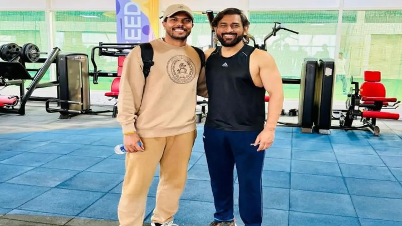 சிங்கத்தை அதனுடைய கோட்டையிலேயே சென்று பார்த்த உமேஷ் யாதவ் – வைரலாகும் புகைப்படம்!