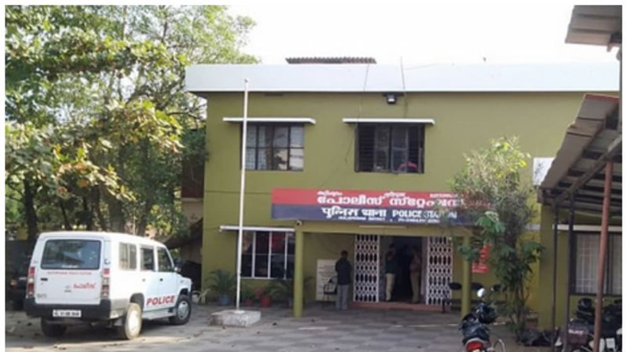 കുറ്റിപ്പുറം സംസ്ഥാനത്തെ ഏറ്റവും മികച്ച പോലീസ് സ്റ്റേഷൻ,രാജ്യത്തെ മികച്ച പത്തു പോലീസ് സ്റ്റേഷനുകളിലും ഇടം നേടി കുറ്റിപ്പുറം സംസ്ഥാനത്തെ ഏറ്റവും മികച്ച പോലീസ് സ്റ്റേഷൻ,രാജ്യത്തെ മികച്ച പത്തു പോലീസ് സ്റ്റേഷനുകളിലും ഇടം നേടി