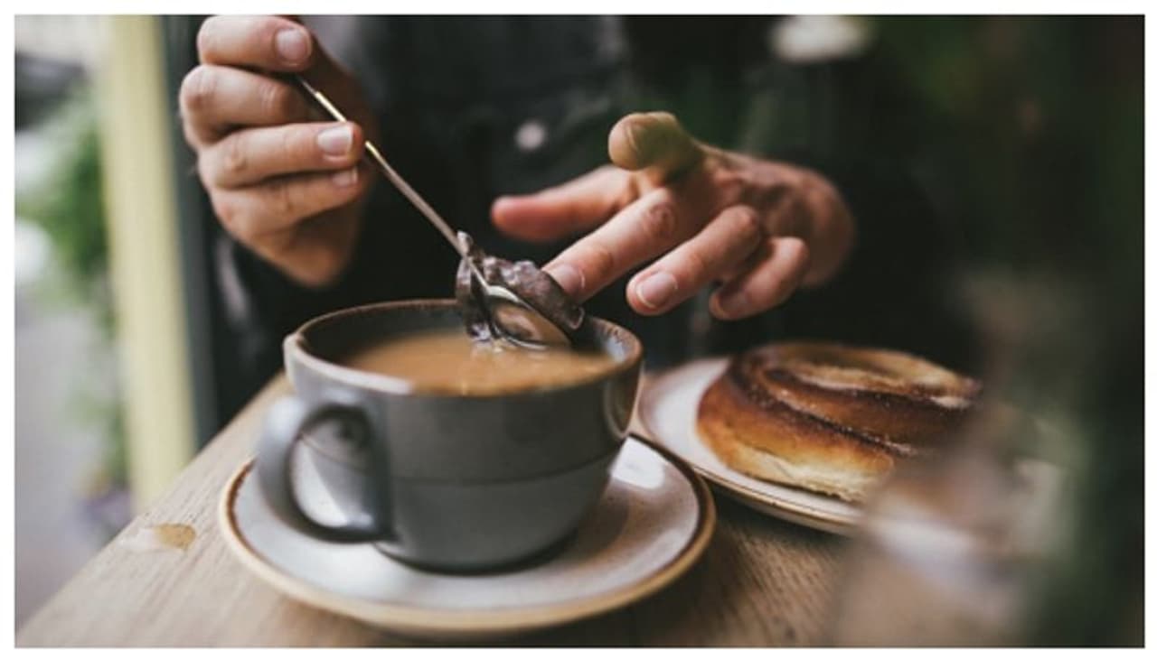 ഉപ്പിട്ട് ചായ കുടിച്ചിട്ടുണ്ടോ? ഞെട്ടേണ്ട, രുചി കൂടുമെന്ന് അമേരിക്കൻ രസതന്ത്രജ്ഞന്‍ !