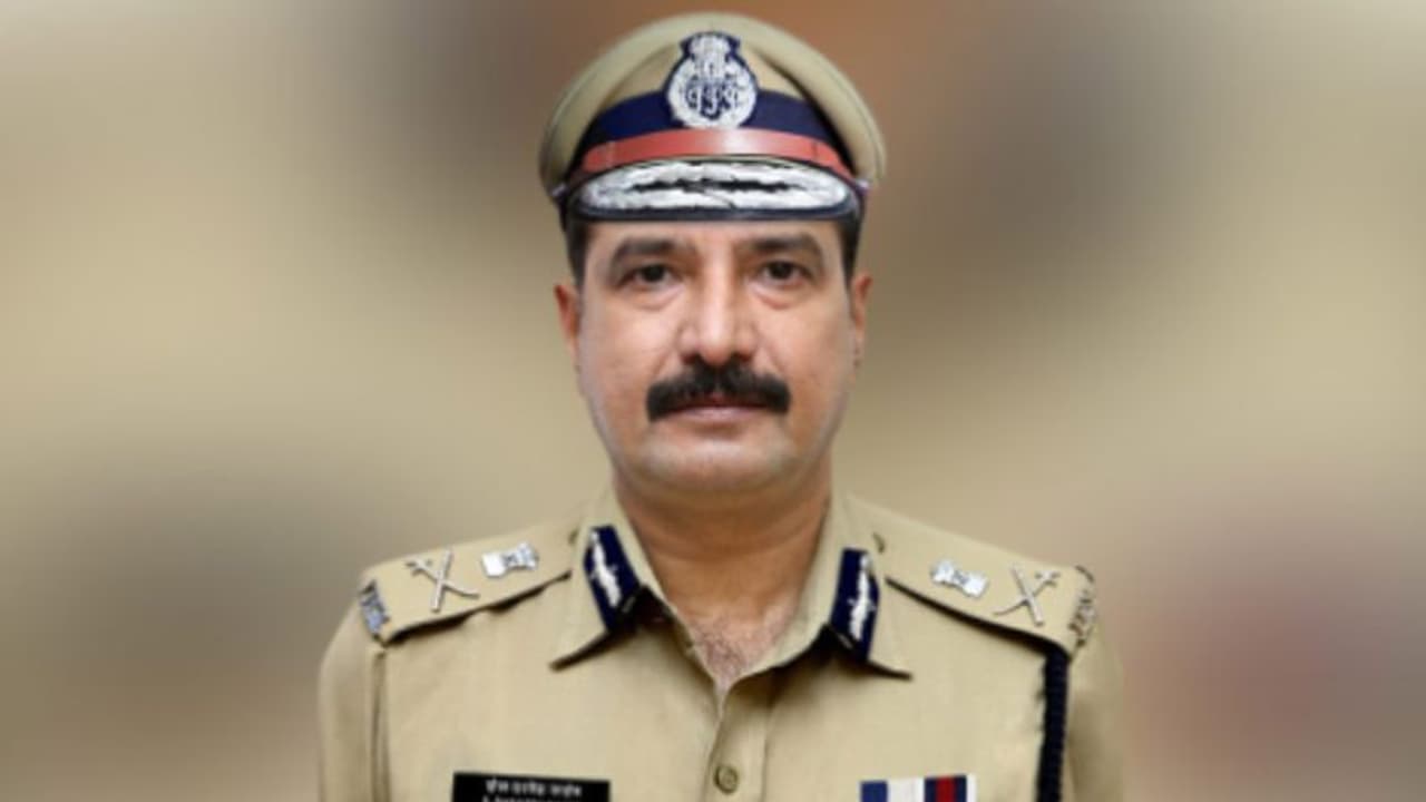 ഡിജിപി ഷെയ്ക്ക് ദര്വേഷ് സാഹിബിന്റെ കാലാവധി ഒരു വര്ഷത്തേക്ക് കൂടി നീട്ടി; മന്ത്രിസഭാ യോഗ തീരുമാനങ്ങള് ഡിജിപി ഷെയ്ക്ക് ദര്വേഷ് സാഹിബിന്റെ കാലാവധി ഒരു വര്ഷത്തേക്ക് കൂടി നീട്ടി; മന്ത്രിസഭാ യോഗ തീരുമാനങ്ങള്