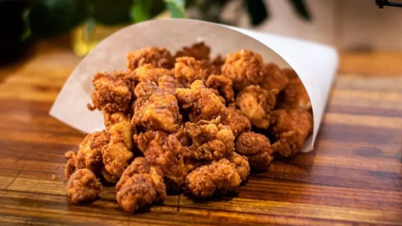 അഞ്ച് രൂപക്ക് 'കെഎഫ്‍സി'; വൈറലായ വീഡിയോ കണ്ടുനോക്കൂ...