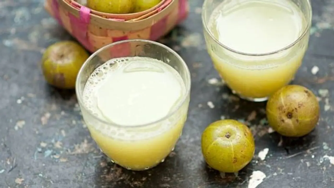 നെല്ലിക്കയും കുരുമുളകും മതി; മുടി നന്നായി വളരാനൊരു സൂത്രം...