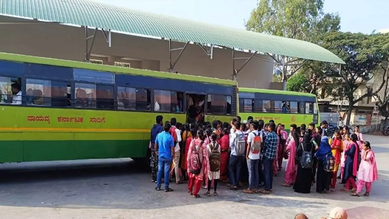 ವಿದ್ಯಾರ್ಥಿಗಳ ಓದುವ ಆಸಕ್ತಿ ಕುಂದಿಸಿದ ಶಕ್ತಿ ಯೋಜನೆ..! ವಿದ್ಯಾರ್ಥಿಗಳ ಓದುವ ಆಸಕ್ತಿ ಕುಂದಿಸಿದ ಶಕ್ತಿ ಯೋಜನೆ..!