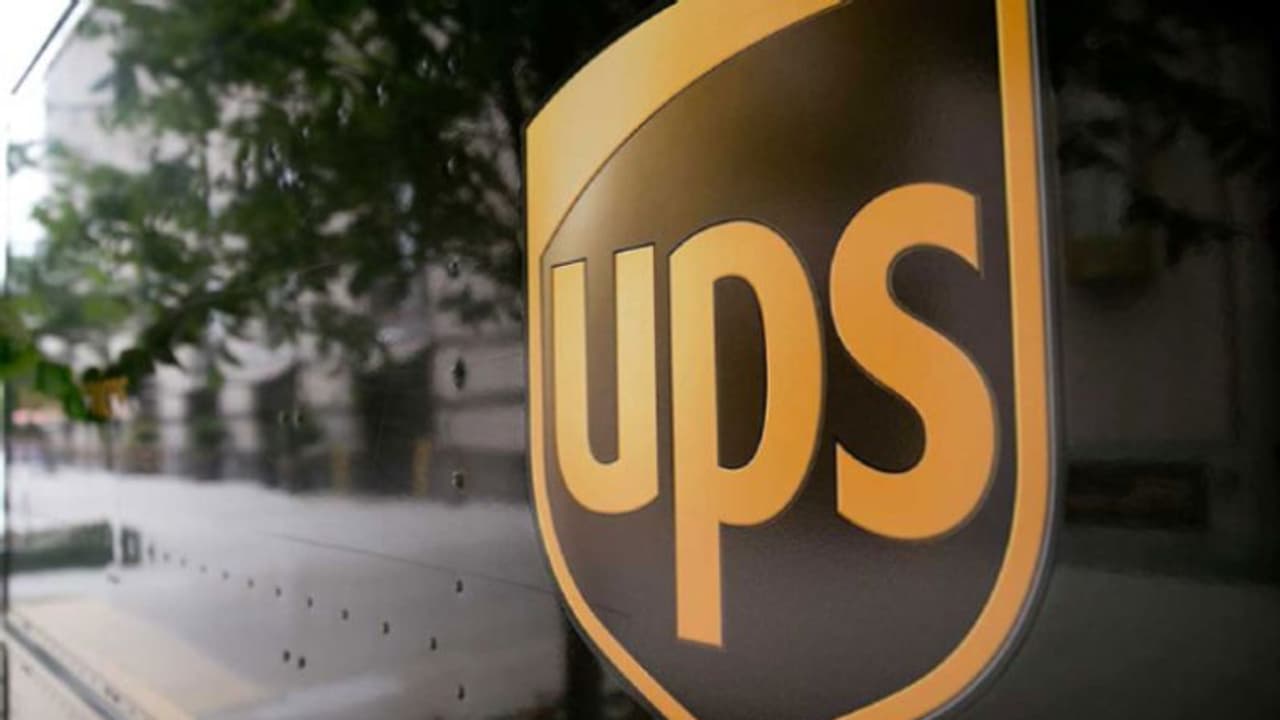 வருவாய் ஈட்டுவதில் சிக்கல்.. 12,000 பணியாளர்களை நீக்கும் முடிவில் பிரபல நிறுவனம் என்ன நடந்தது? முழு விவரம்! வருவாய் ஈட்டுவதில் சிக்கல்.. 12,000 பணியாளர்களை நீக்கும் முடிவில் பிரபல நிறுவனம் என்ன நடந்தது? முழு விவரம்!