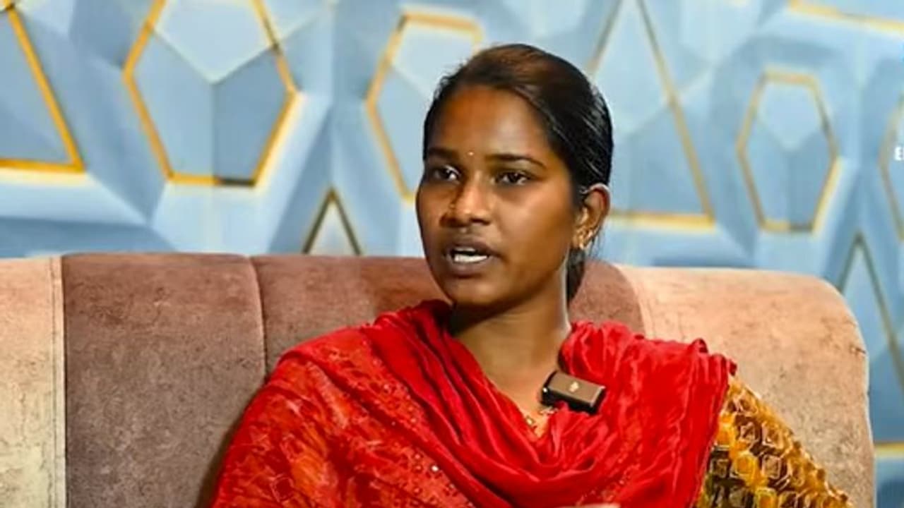 Barrelakka: యూట్యూబర్ పై బర్రెలక్క తీవ్ర ఆగ్రహం.. ఇంతకీ ఆయన ఏం చేశాడంటే? Barrelakka: యూట్యూబర్ పై బర్రెలక్క తీవ్ర ఆగ్రహం.. ఇంతకీ ఆయన ఏం చేశాడంటే?