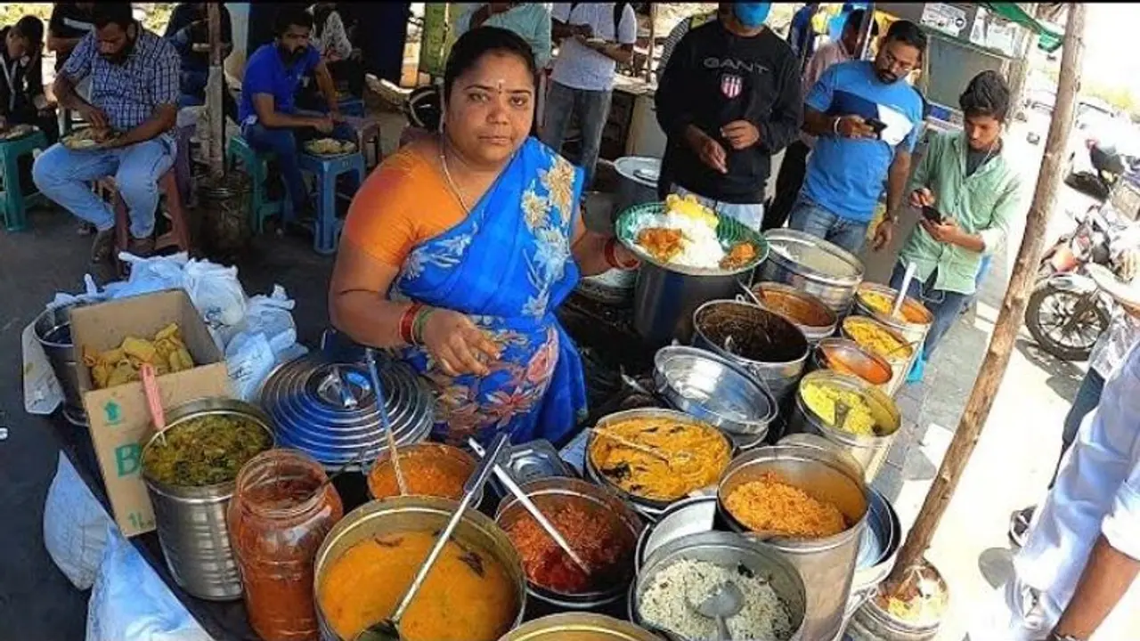 కుమారీ ఆంటీకి రేవంత్ సర్కార్ గుడ్ న్యూస్: పాతస్థలంలోనే ఫుడ్ బిజినెస్ నిర్వహణకు గ్రీన్ సిగ్నల్ కుమారీ ఆంటీకి రేవంత్ సర్కార్ గుడ్ న్యూస్: పాతస్థలంలోనే ఫుడ్ బిజినెస్ నిర్వహణకు గ్రీన్ సిగ్నల్