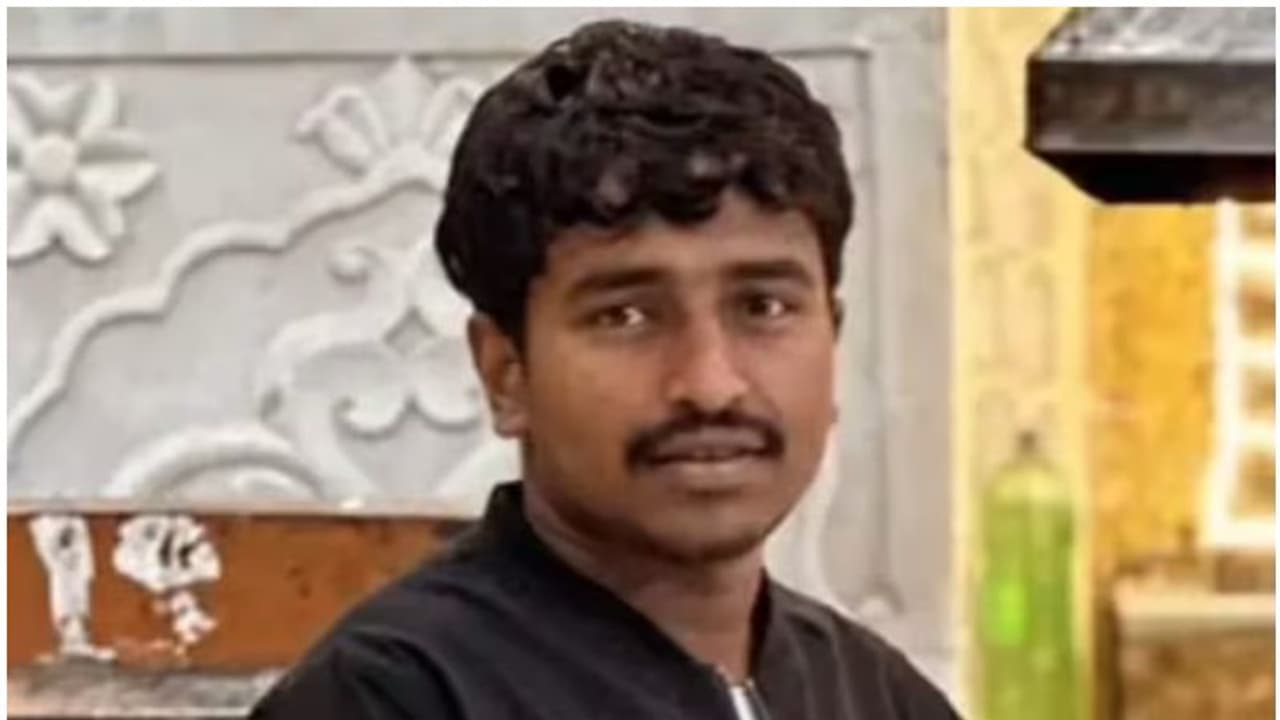 യുട്യൂബ് ചാനൽ വിറ്റ് കിട്ടിയ കാശുമായി പാർട്ടി; മദ്യലഹരിയിൽ അടിപിടി, തലയ്ക്കടിയേറ്റ യൂട്യൂബർക്ക് ദാരുണാന്ത്യം യുട്യൂബ് ചാനൽ വിറ്റ് കിട്ടിയ കാശുമായി പാർട്ടി; മദ്യലഹരിയിൽ അടിപിടി, തലയ്ക്കടിയേറ്റ യൂട്യൂബർക്ക് ദാരുണാന്ത്യം