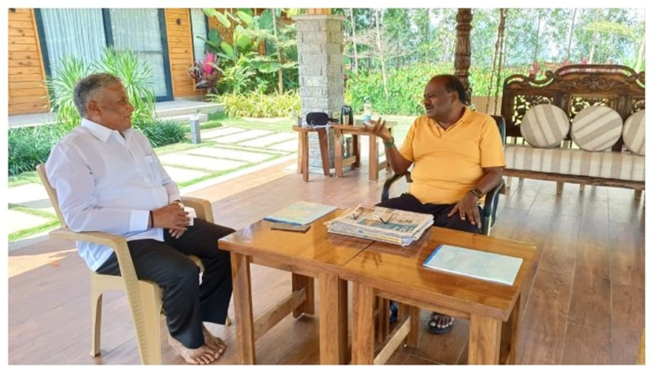 ತುಮಕೂರು ಟಿಕೆಟ್ ಕೊಡಿಸುವಂತೆ ಹೆಚ್ಡಿಕೆ ಭೇಟಿ ಮಾಡಿ ಮಾತುಕತೆ ನಡೆಸಿದ ಸೋಮಣ್ಣ ತುಮಕೂರು ಟಿಕೆಟ್ ಕೊಡಿಸುವಂತೆ ಹೆಚ್ಡಿಕೆ ಭೇಟಿ ಮಾಡಿ ಮಾತುಕತೆ ನಡೆಸಿದ ಸೋಮಣ್ಣ