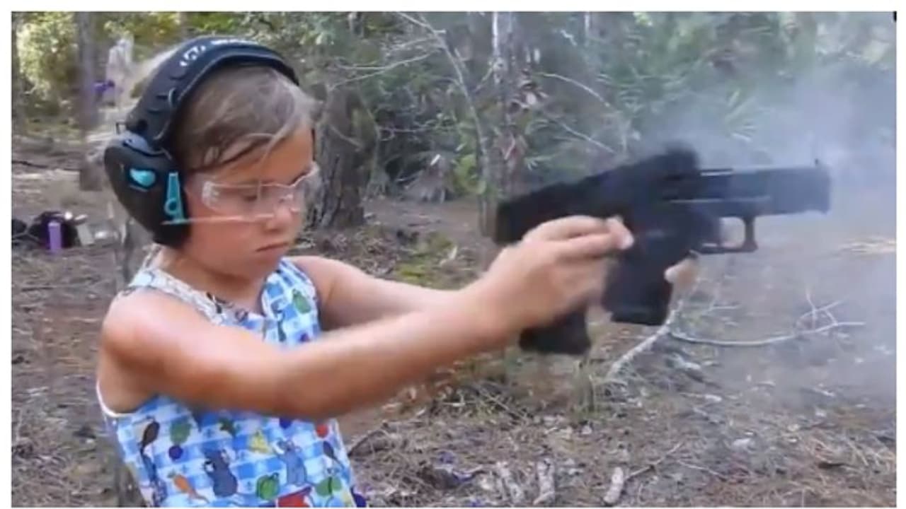 'ഓ ദൈവമേ....'; ഇരു കൈകളിലും തോക്കേന്തി വെടിവയ്ക്കുന്ന കുട്ടി സ്നൈപ്പറുടെ വീഡിയോ വൈറല് ! 'ഓ ദൈവമേ....'; ഇരു കൈകളിലും തോക്കേന്തി വെടിവയ്ക്കുന്ന കുട്ടി സ്നൈപ്പറുടെ വീഡിയോ വൈറല് !