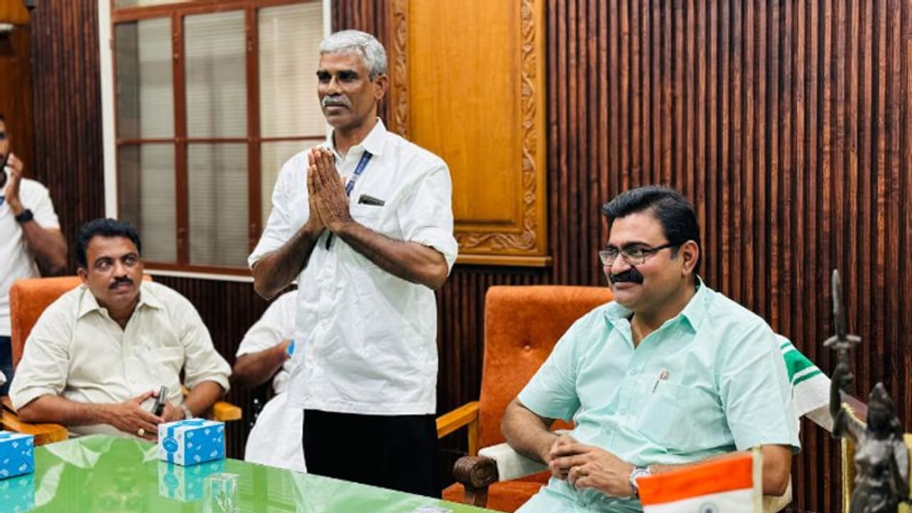 'ഡ്രൈവർക്ക് ഓഫീസിൽ യാത്രയയപ്പ് നൽകുന്നത് ചരിത്രത്തിലാദ്യം'; അത്രയ്ക്ക് സ്‌പെഷ്യലാണ് രാം ദാസ്, മേയർ പറയുന്നു