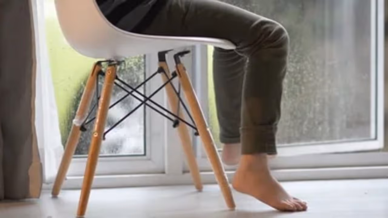 എപ്പോഴും കാലുകള് ആട്ടിക്കൊണ്ടിരിക്കുന്നത് ചില രോഗങ്ങളുടെ ലക്ഷണവും ആകാം... എപ്പോഴും കാലുകള് ആട്ടിക്കൊണ്ടിരിക്കുന്നത് ചില രോഗങ്ങളുടെ ലക്ഷണവും ആകാം...