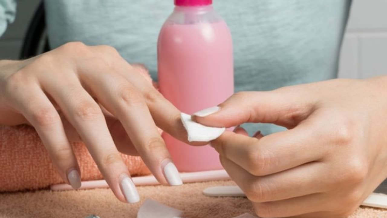 നെയില് പോളിഷ് റിമൂവര് തീപ്പിടുത്തമുണ്ടാക്കി; പൊള്ളലേറ്റ് പതിനാലുകാരി നെയില് പോളിഷ് റിമൂവര് തീപ്പിടുത്തമുണ്ടാക്കി; പൊള്ളലേറ്റ് പതിനാലുകാരി