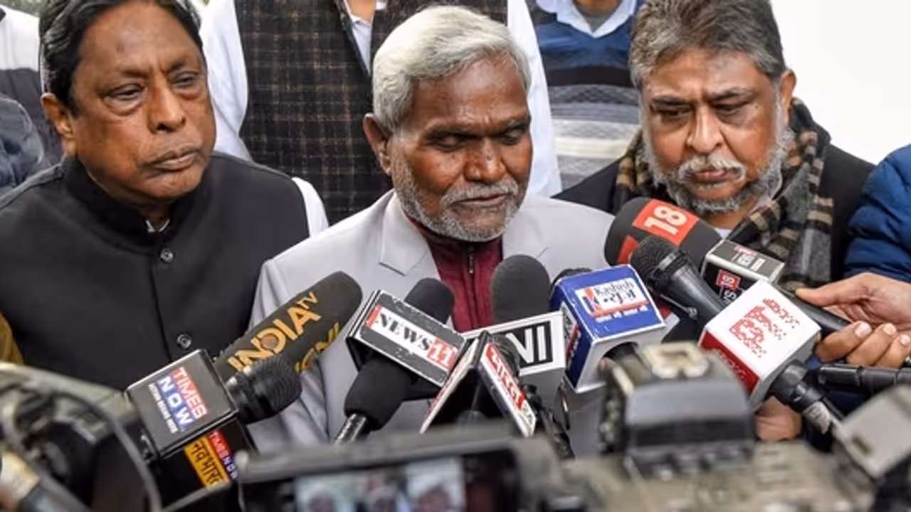 TPCC: శామీర్పేట్కు 43 మంది జార్ఖండ్ ఎమ్మెల్యేలు.. బీజేపీ ప్రలోభాల నుంచి కాపాడుకోవడానికి.. TPCC: శామీర్పేట్కు 43 మంది జార్ఖండ్ ఎమ్మెల్యేలు.. బీజేపీ ప్రలోభాల నుంచి కాపాడుకోవడానికి..