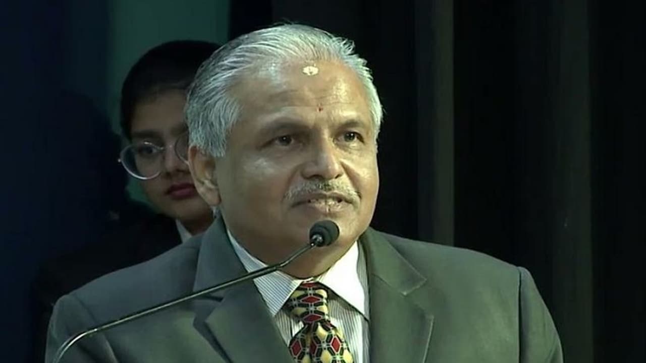 27 ವರ್ಷಗಳ ಬಳಿಕ ಕರ್ನಾಟಕ ಹೈಕೋರ್ಟ್ಗೆ ಕನ್ನಡಿಗ ಸಿಜೆ..! 27 ವರ್ಷಗಳ ಬಳಿಕ ಕರ್ನಾಟಕ ಹೈಕೋರ್ಟ್ಗೆ ಕನ್ನಡಿಗ ಸಿಜೆ..!