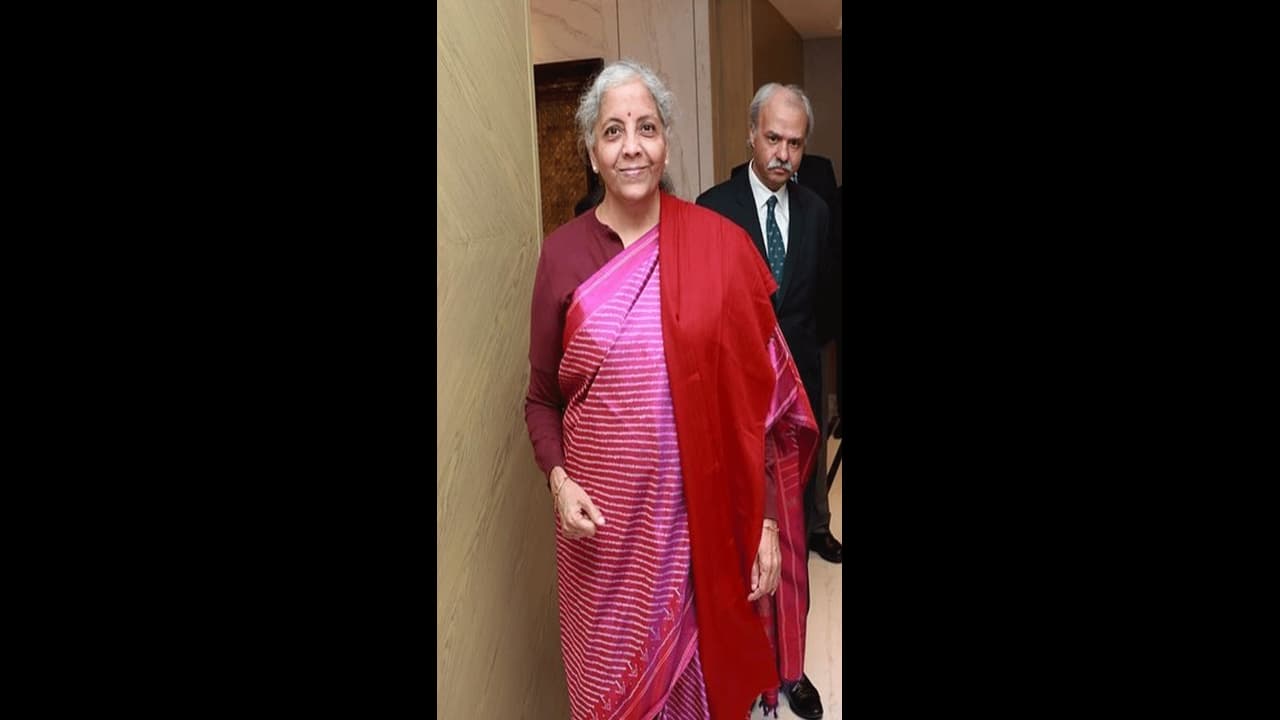 budget 2024: ప్రభుత్వం నుండి బిగ్ రిలీఫ్.. మొబైల్ విడిభాగాలపై దిగుమతి సుంకం తగ్గింపు.. budget 2024: ప్రభుత్వం నుండి బిగ్ రిలీఫ్.. మొబైల్ విడిభాగాలపై దిగుమతి సుంకం తగ్గింపు..