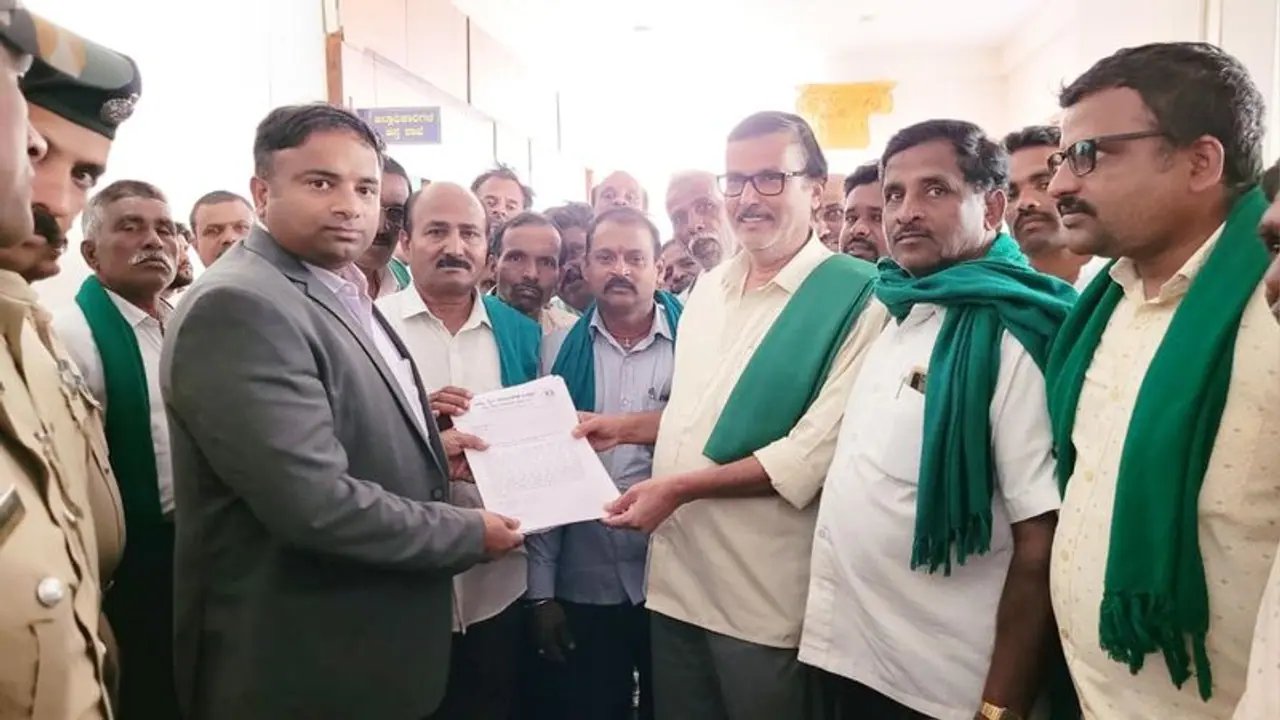 ರೈತ ಸಂಘಟನೆಗಳನ್ನು ಒಡೆಯಲು ರಾಜಕೀಯ ಪಕ್ಷಗಳ ಯತ್ನ : ಕುರುಬೂರು ಶಾಂತಕುಮಾರ್ ರೈತ ಸಂಘಟನೆಗಳನ್ನು ಒಡೆಯಲು ರಾಜಕೀಯ ಪಕ್ಷಗಳ ಯತ್ನ : ಕುರುಬೂರು ಶಾಂತಕುಮಾರ್