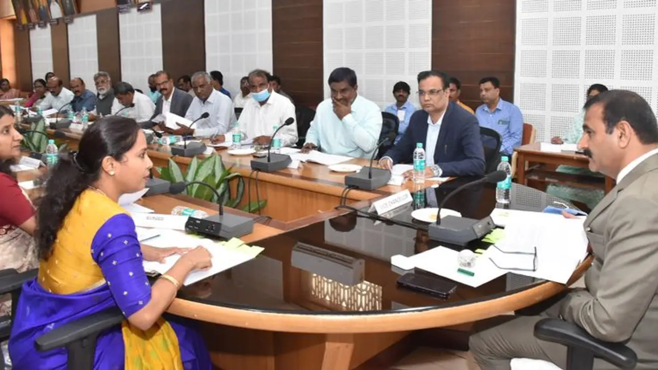 ಮೈಸೂರು : ಪಿ.ಎಚ್.ಡಿ ಏಕೀಕೃತ ಪ್ರವೇಶ ಪರೀಕ್ಷೆಗೆ ವಿರೋಧ ಮೈಸೂರು : ಪಿ.ಎಚ್.ಡಿ ಏಕೀಕೃತ ಪ್ರವೇಶ ಪರೀಕ್ಷೆಗೆ ವಿರೋಧ