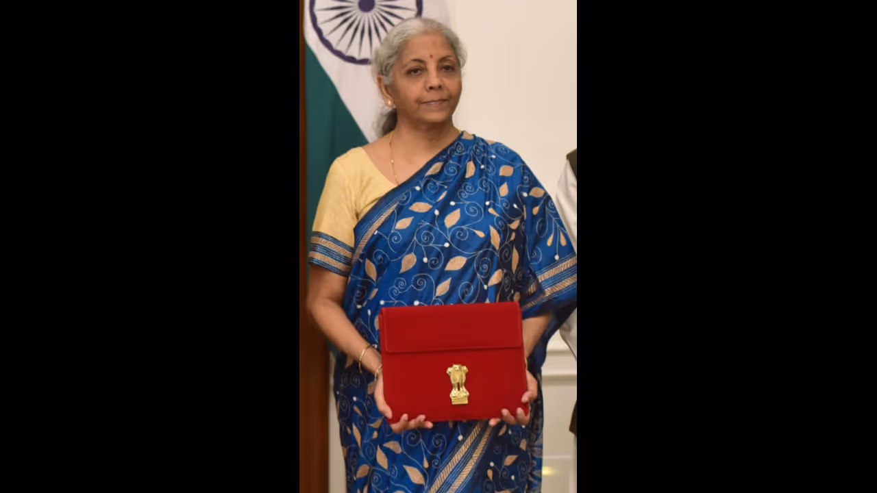 budget 2024: పన్ను రేట్లలో నో చేంజ్.. కోటి మంది పన్ను చెల్లింపుదారులకి ఈ విధంగా బెనిఫిట్.. budget 2024: పన్ను రేట్లలో నో చేంజ్.. కోటి మంది పన్ను చెల్లింపుదారులకి ఈ విధంగా బెనిఫిట్..