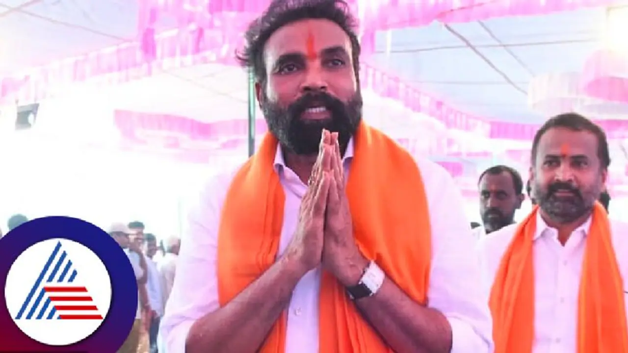 ವೇದಿಕೆ ಮೇಲೆ ಮಾತಾಡುವಾಗ ಸಿದ್ದರಾಮಯ್ಯಗೆ ಗಂಟಲು ಒಣಗಿತ್ತು: ಶ್ರೀರಾಮುಲು