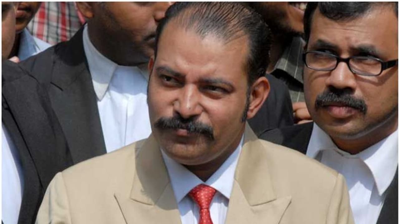 യുവതിയോട് അപമര്യാദയായി പെരുമാറി; അഡ്വ. ബി എ ആളൂരിനെതിരെ കേസ് യുവതിയോട് അപമര്യാദയായി പെരുമാറി; അഡ്വ. ബി എ ആളൂരിനെതിരെ കേസ്