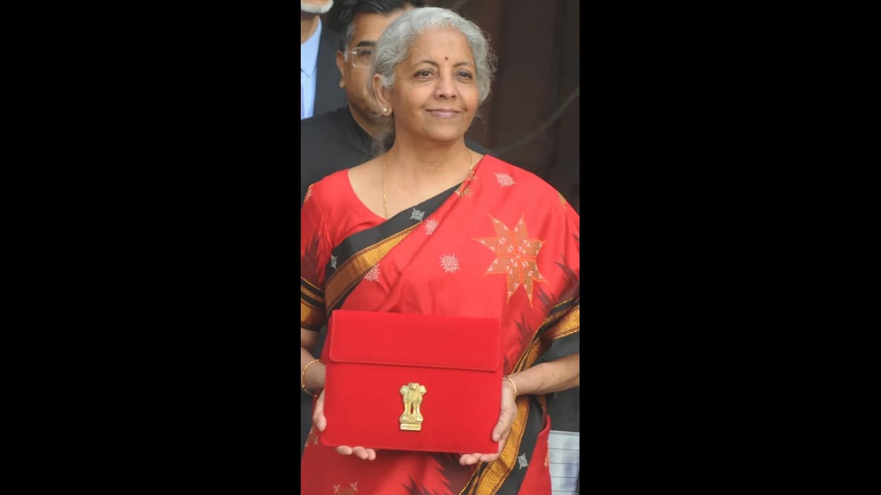 ಲೋಕಸಭೆ ಚುನಾವಣೆಗೆ ಸ್ಪರ್ಧಿಸುವಷ್ಟು ಹಣ ನನ್ನಲ್ಲಿಲ್ಲ: ಕೇಂದ್ರ ಸಚಿವೆ ಸೀತಾರಾಮನ್ ಲೋಕಸಭೆ ಚುನಾವಣೆಗೆ ಸ್ಪರ್ಧಿಸುವಷ್ಟು ಹಣ ನನ್ನಲ್ಲಿಲ್ಲ: ಕೇಂದ್ರ ಸಚಿವೆ ಸೀತಾರಾಮನ್