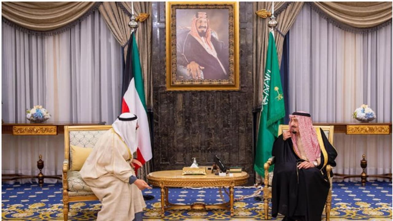 അധികാരമേറ്റതിന് ശേഷമുള്ള ആദ്യ വിദേശ സന്ദർശനം; സൽമാൻ രാജാവുമായി കൂടിക്കാഴ്ച നടത്തി കുവൈത്ത് അമീര് അധികാരമേറ്റതിന് ശേഷമുള്ള ആദ്യ വിദേശ സന്ദർശനം; സൽമാൻ രാജാവുമായി കൂടിക്കാഴ്ച നടത്തി കുവൈത്ത് അമീര്