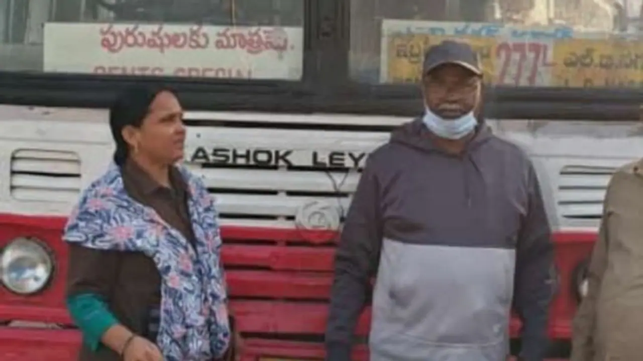 మూడు రోజుల మచ్చటేనా ?.. నిలిచిపోయిన ‘మేల్స్ స్పెషల్’ బస్సు.. అసలేమైందంటే ? మూడు రోజుల మచ్చటేనా ?.. నిలిచిపోయిన ‘మేల్స్ స్పెషల్’ బస్సు.. అసలేమైందంటే ?