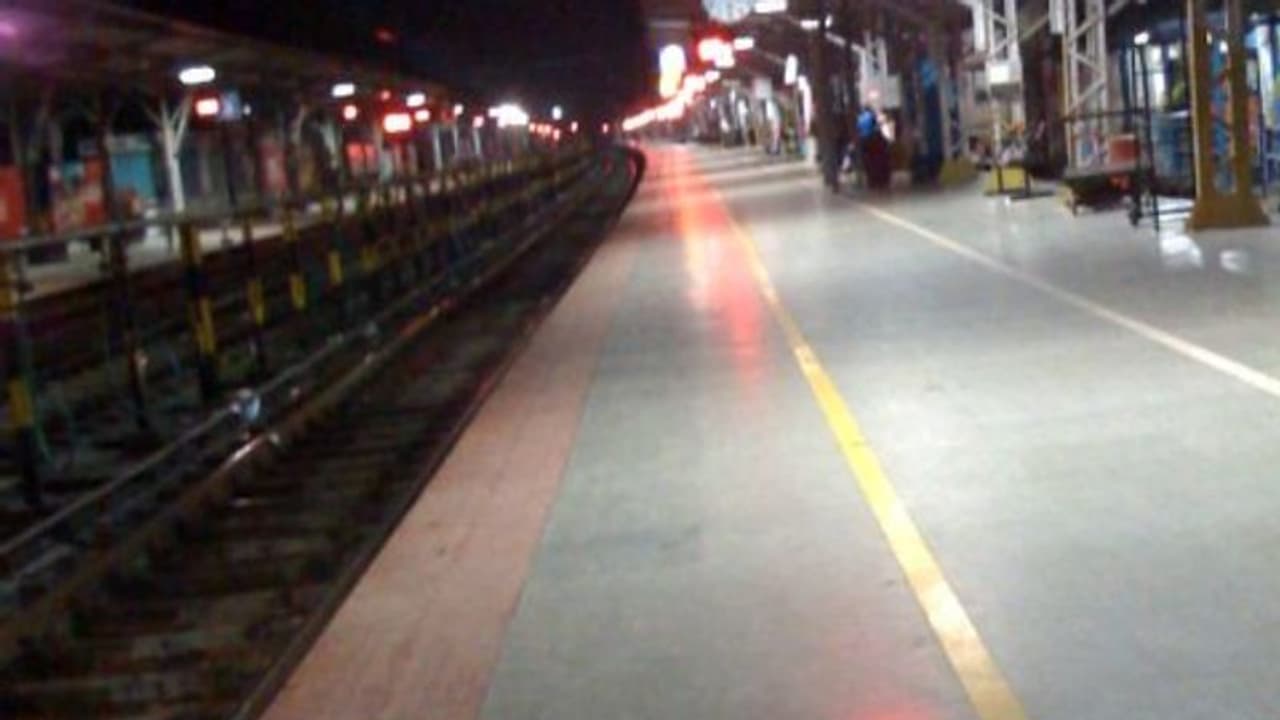  ട്രെയിനിന്‍റെ അടിയില്‍പെട്ട് സ്ത്രീയുടെ രണ്ടു കാലുകളും അറ്റു