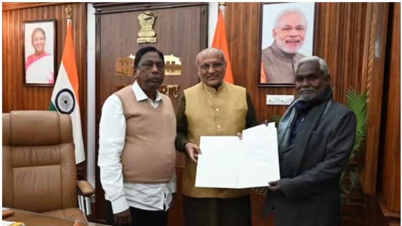 ഓപ്പറേഷൻ താമര ഭയന്ന മണിക്കൂറുകൾ, രാത്രി ​ഗവർണറിന്റെ ക്ഷണം; ജാർഖണ്ഡിൽ ചംപായി സോറന്റെ സത്യപ്രതിജ്ഞ ഇന്ന്