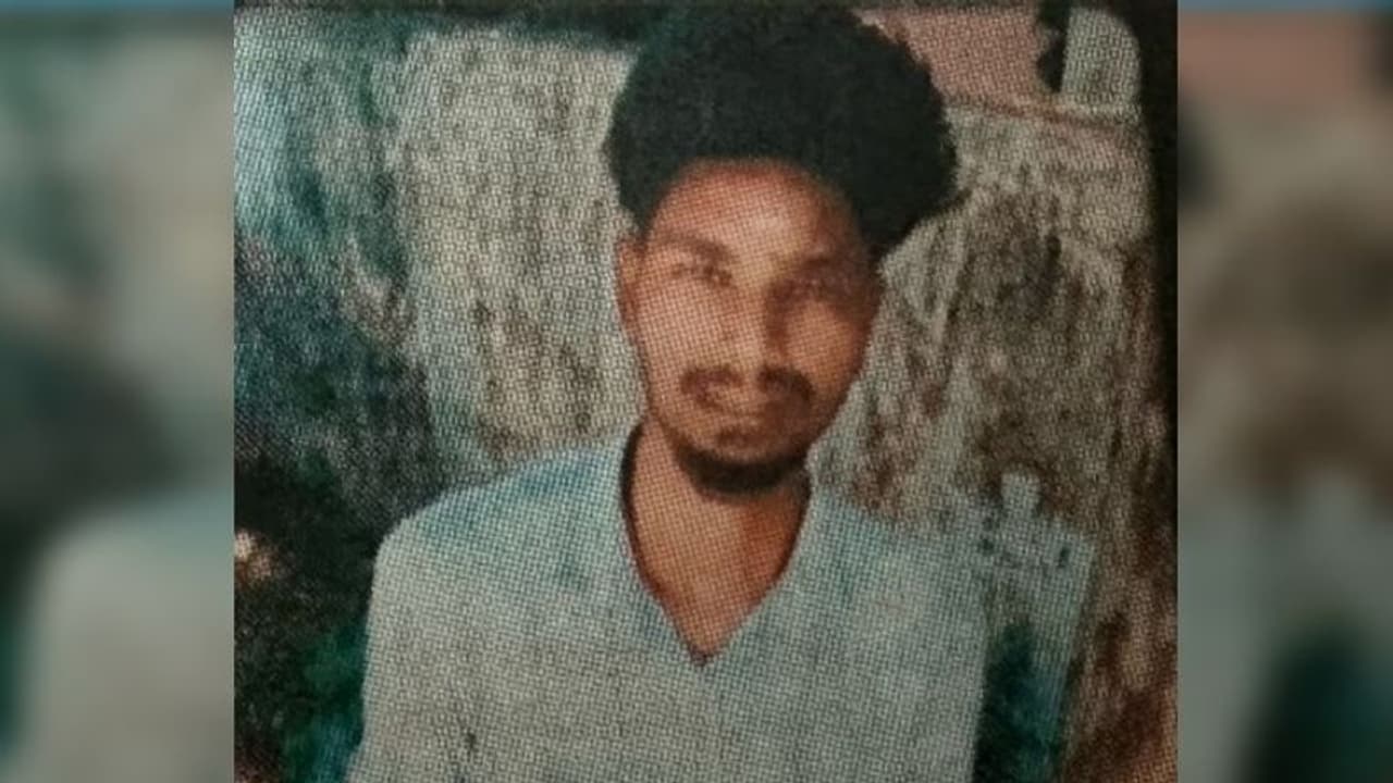 കാമുകിയുടെ വീട്ടിലേക്ക് വിളിച്ചു വരുത്തി; യുവാവിനെ കൊന്ന് സെമിത്തേരിയിൽ തള്ളി, ദുരഭിമാനക്കൊലയെന്ന് സംശയം കാമുകിയുടെ വീട്ടിലേക്ക് വിളിച്ചു വരുത്തി; യുവാവിനെ കൊന്ന് സെമിത്തേരിയിൽ തള്ളി, ദുരഭിമാനക്കൊലയെന്ന് സംശയം