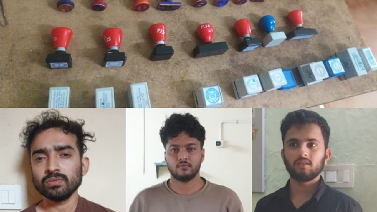 വ്യാജ സര്ട്ടിഫിക്കറ്റുകളുണ്ടാക്കി വിദേശത്തേക്ക് ആളെ കടത്തല്? കാസര്കോട് വ്യാജ സീലുകളുമായി 3 പേര് അറസ്റ്റിൽ വ്യാജ സര്ട്ടിഫിക്കറ്റുകളുണ്ടാക്കി വിദേശത്തേക്ക് ആളെ കടത്തല്? കാസര്കോട് വ്യാജ സീലുകളുമായി 3 പേര് അറസ്റ്റിൽ