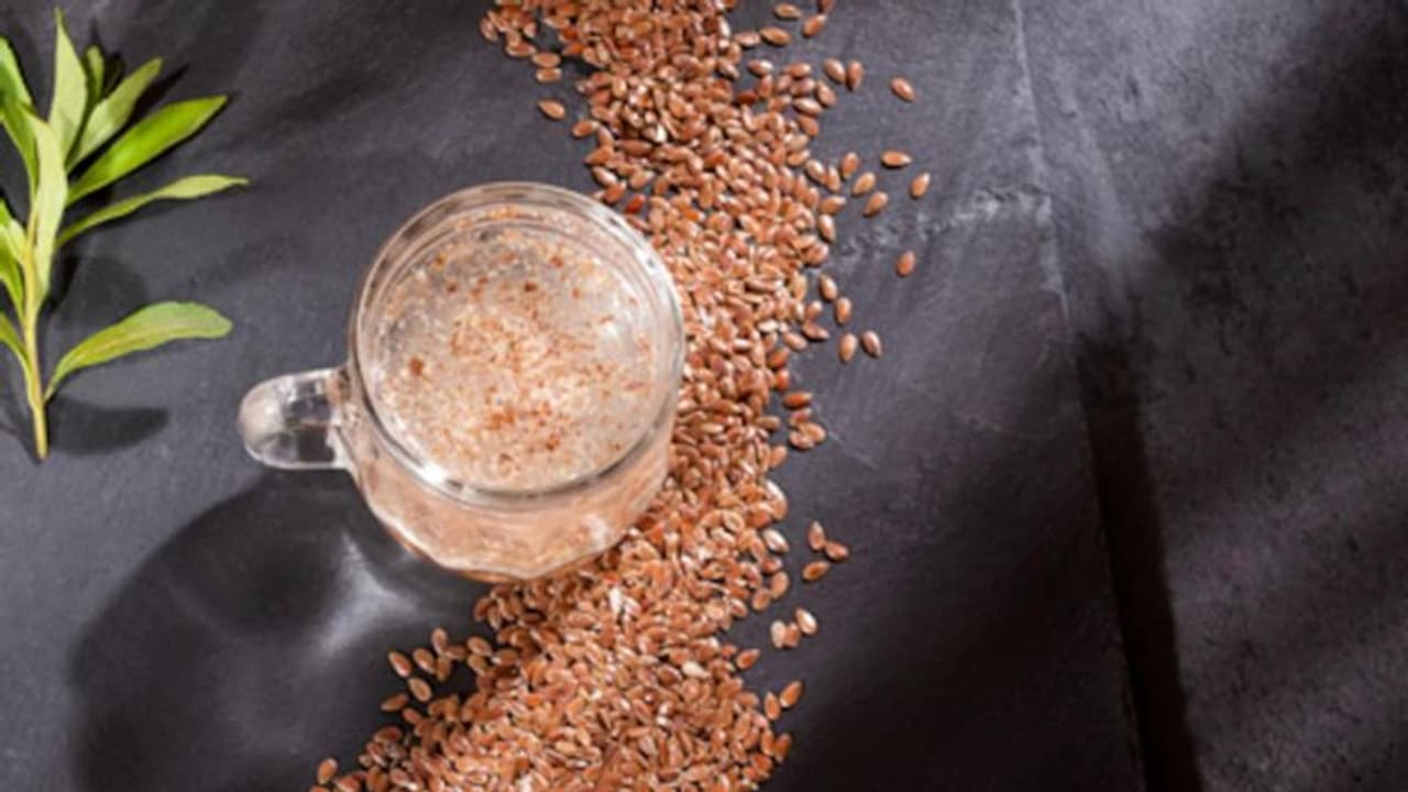 രാവിലെ വെറും വയറ്റില് ഫ്ളാക്സ് സീഡ്സ് കുതിര്ത്ത് വച്ച വെള്ളം കുടിക്കൂ; അറിയാം ഗുണങ്ങള്... രാവിലെ വെറും വയറ്റില് ഫ്ളാക്സ് സീഡ്സ് കുതിര്ത്ത് വച്ച വെള്ളം കുടിക്കൂ; അറിയാം ഗുണങ്ങള്...