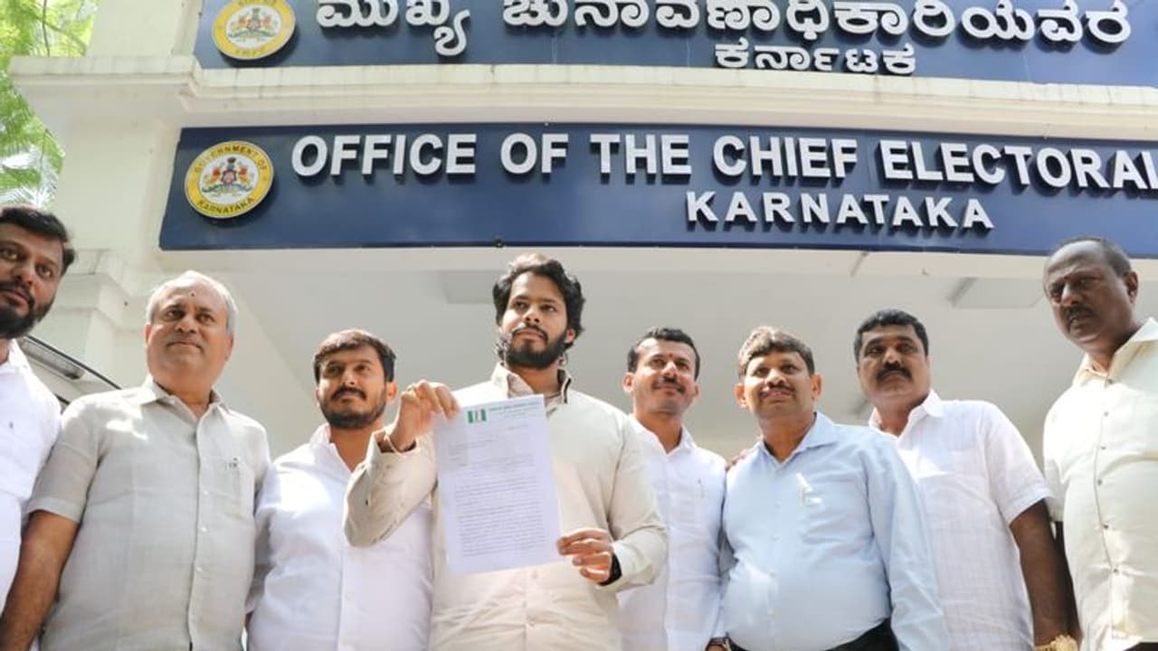 JDS delegation files complaint against Magadi MLA Balakrishna for electoral intimidation JDS delegation files complaint against Magadi MLA Balakrishna for electoral intimidation