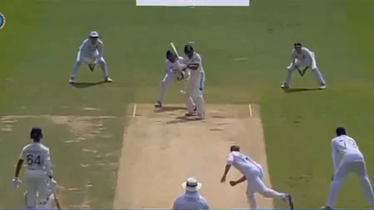 വന്ന് വന്ന് സ്പിന്നര്‍മാര്‍ വരെ ബൗണ്‍സര്‍ എറിയുകയാണല്ലോ ദൈവമേ, ശ്രേയസിനെതിരെ റൂട്ട് എറിഞ്ഞ ഷോര്‍ട്ട് ബോൾ കാണാം