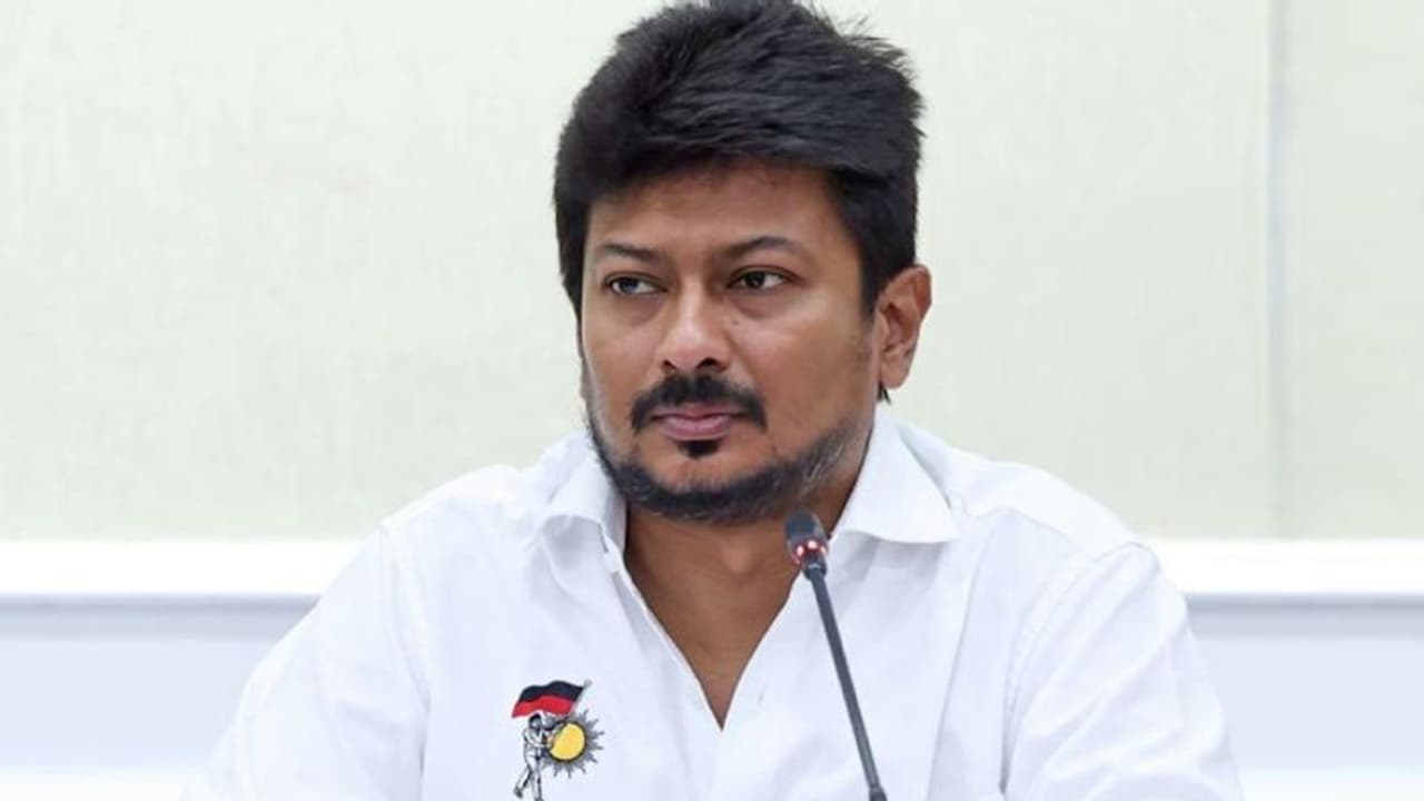 சனாதனம் குறித்த சர்ச்சை கருத்து.. அமைச்சர் உதயநிதி ஸ்டாலினுக்கு கர்நாடக நீதிமன்றம் சம்மன் முழு விவரம் இதோ! சனாதனம் குறித்த சர்ச்சை கருத்து.. அமைச்சர் உதயநிதி ஸ்டாலினுக்கு கர்நாடக நீதிமன்றம் சம்மன் முழு விவரம் இதோ!