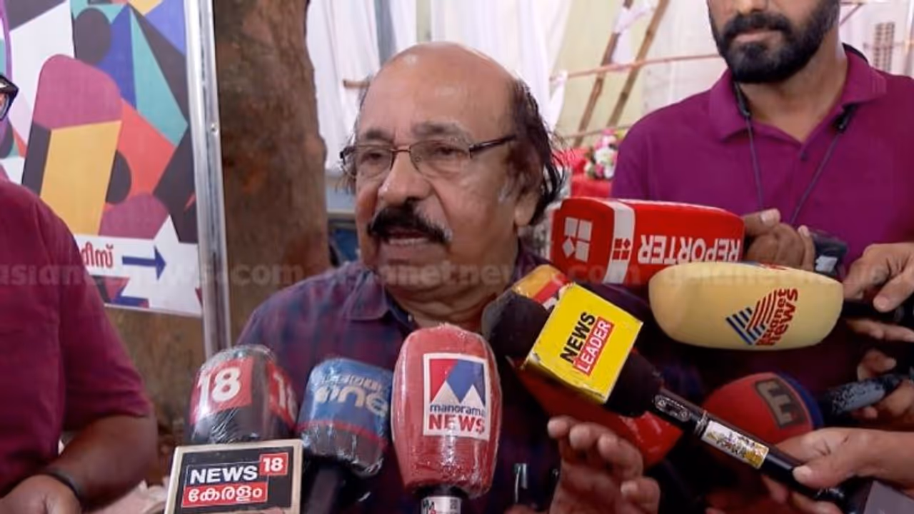 ക്ലറിക്കൽ രീതിയിൽ കൈകാര്യം ചെയ്തതിലെ പിഴവ്, ബാലചന്ദ്രൻ ചുള്ളിക്കാടിന് മാന്യമായ പ്രതിഫലം നൽകും: സച്ചിദാനന്ദൻ