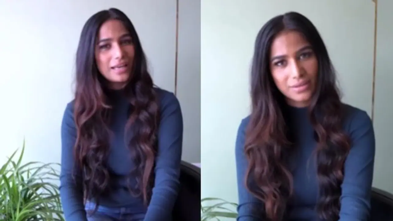 Poonam Pandey: అందరిని ఫూల్ చేసిన పూనమ్ పాండే.. బతికే ఉన్నట్టు పోస్ట్.. కాన్సర్పై అవగాహన కోసం చావుతో ఆటలు Poonam Pandey: అందరిని ఫూల్ చేసిన పూనమ్ పాండే.. బతికే ఉన్నట్టు పోస్ట్.. కాన్సర్పై అవగాహన కోసం చావుతో ఆటలు