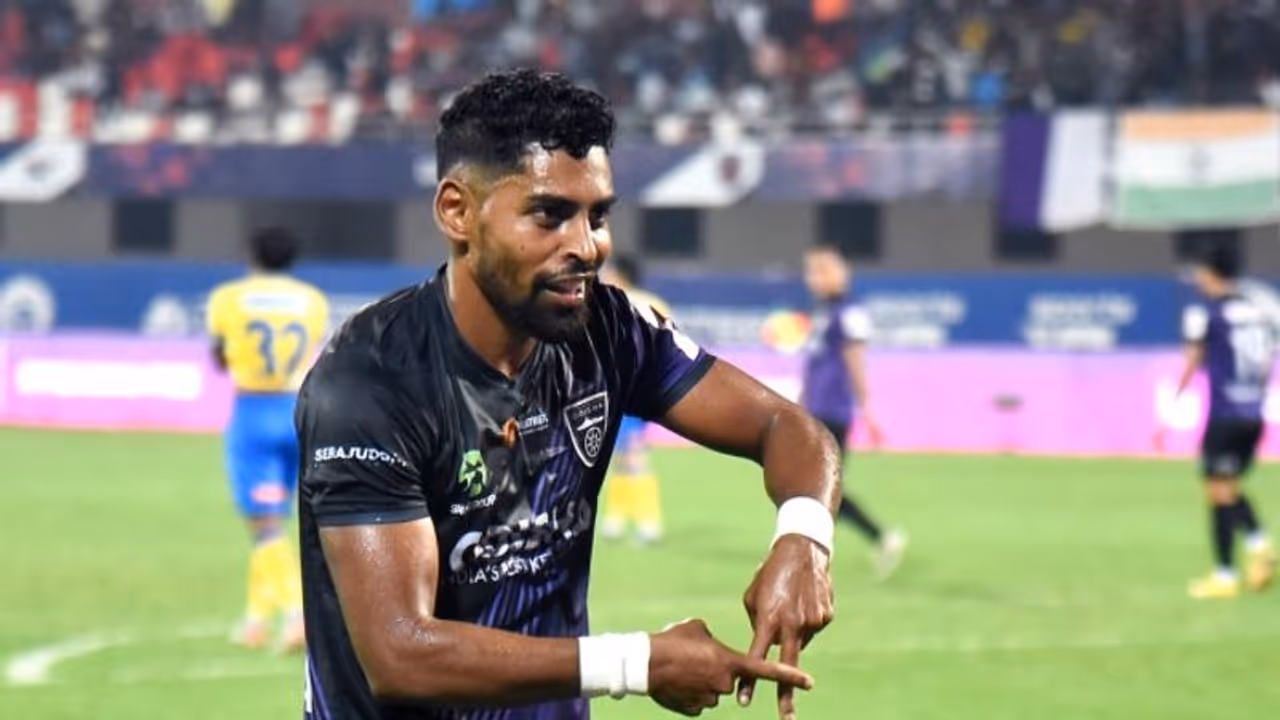 ISL 2023 24: Lobera applauds Odisha FC's resilience in narrow win against Kerala Blasters; WATCH highlights ISL 2023 24: Lobera applauds Odisha FC's resilience in narrow win against Kerala Blasters; WATCH highlights