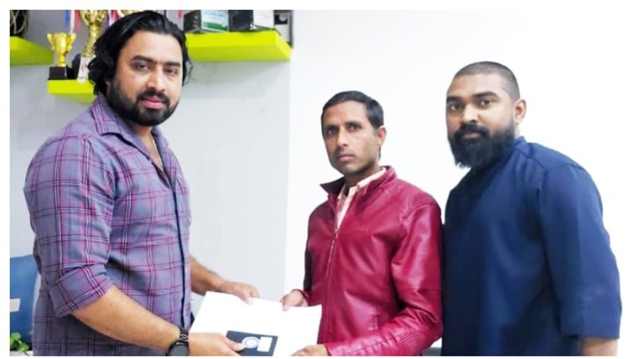 രണ്ടു മാസം കൂടുമ്പോൾ തുച്ഛമായ വേതനം, ശമ്പള കുടിശ്ശികയും നൽകിയില്ല ; യുപി സ്വദേശിക്ക് മലയാളികൾ തുണയായി രണ്ടു മാസം കൂടുമ്പോൾ തുച്ഛമായ വേതനം, ശമ്പള കുടിശ്ശികയും നൽകിയില്ല ; യുപി സ്വദേശിക്ക് മലയാളികൾ തുണയായി