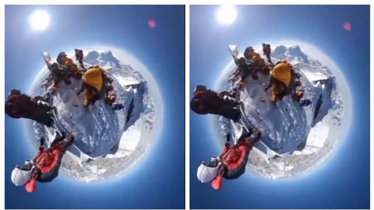 ശരിക്കും, ഭൂമി കാൽക്കീഴിൽ; ആശ്ചര്യപ്പെടുത്തുന്ന കാഴ്ചയായി എവറസ്റ്റ് കൊടുമുടിയിൽ നിന്നുള്ള 360 ഡിഗ്രി വീഡിയോ !