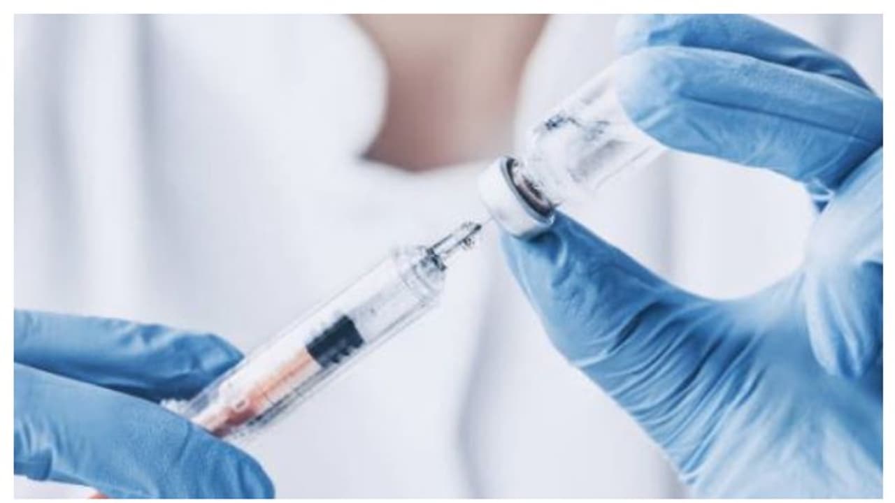 8ம் வகுப்பு சிறுவனுக்கு எமனாக மாறிய ஊசி; தனியார் மருந்தக உரிமையாளரின் கவனக் குறைவால் சோகம் 8ம் வகுப்பு சிறுவனுக்கு எமனாக மாறிய ஊசி; தனியார் மருந்தக உரிமையாளரின் கவனக் குறைவால் சோகம்