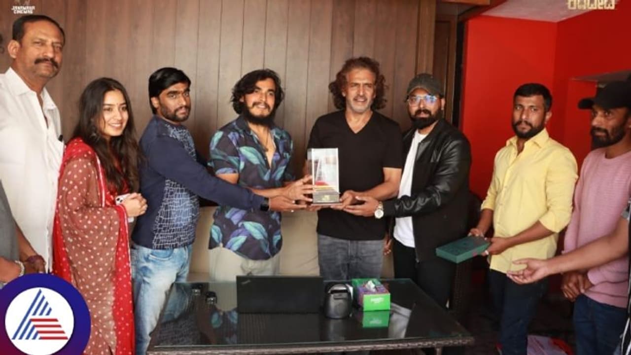 'ಮಲೆನಾಡ ಗೊಂಬೆ'ಗೆ ಮನಸೋತ ಮನೆಹಾಳನಿಗೆ ರಿಯಲ್ ಸ್ಟಾರ್ ಉಪೇಂದ್ರ ಸಾಥ್..! 'ಮಲೆನಾಡ ಗೊಂಬೆ'ಗೆ ಮನಸೋತ ಮನೆಹಾಳನಿಗೆ ರಿಯಲ್ ಸ್ಟಾರ್ ಉಪೇಂದ್ರ ಸಾಥ್..!