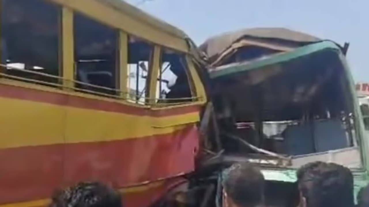 കെഎസ്ആര്ടിസി അപകടം; 35 പേര്ക്ക് പരുക്ക് കെഎസ്ആര്ടിസി അപകടം; 35 പേര്ക്ക് പരുക്ക്